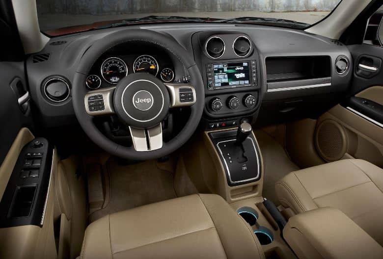 2017 Jeep Patriot interior driver dash