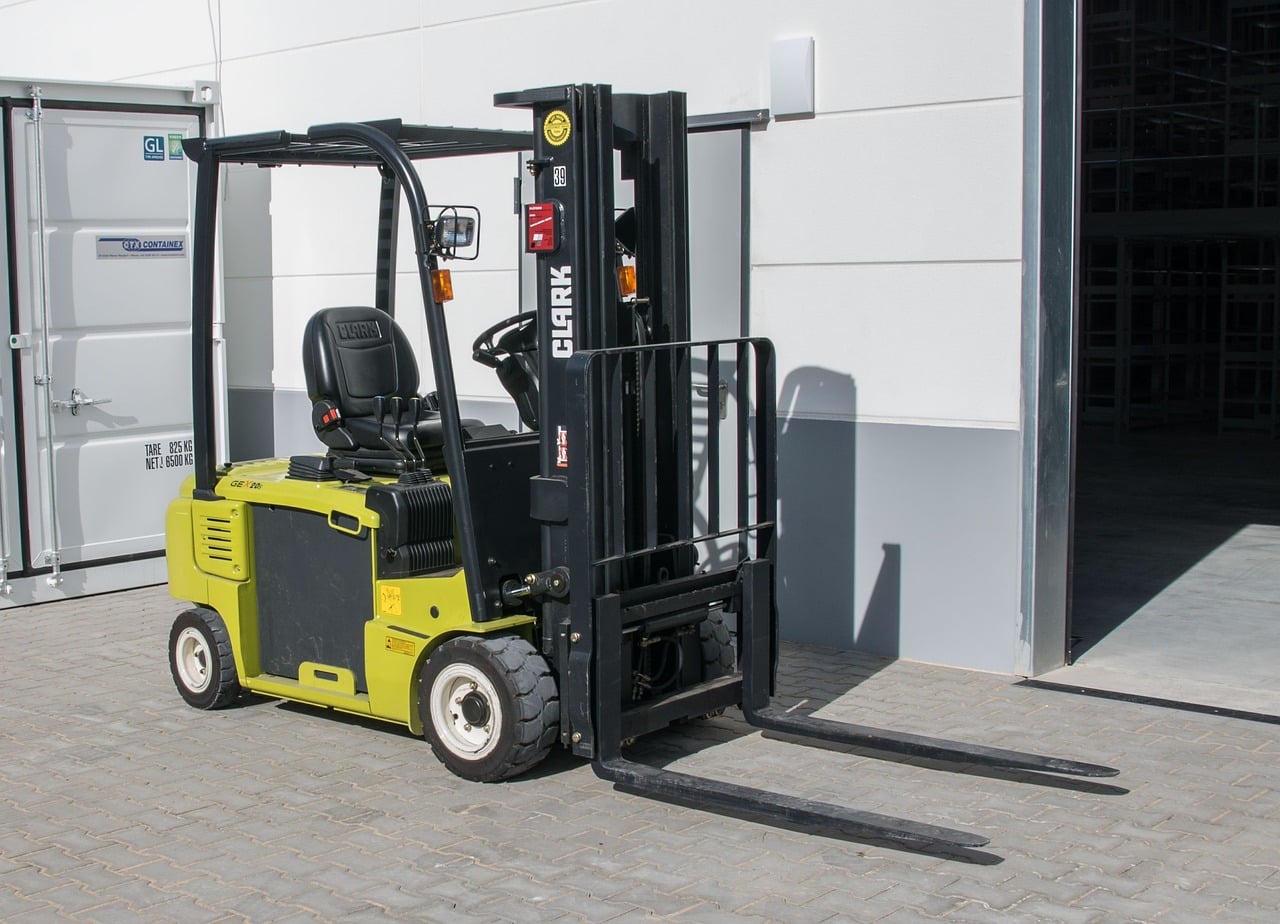 Outdoor forklift without Clear polycarbonate forklift windshield installed