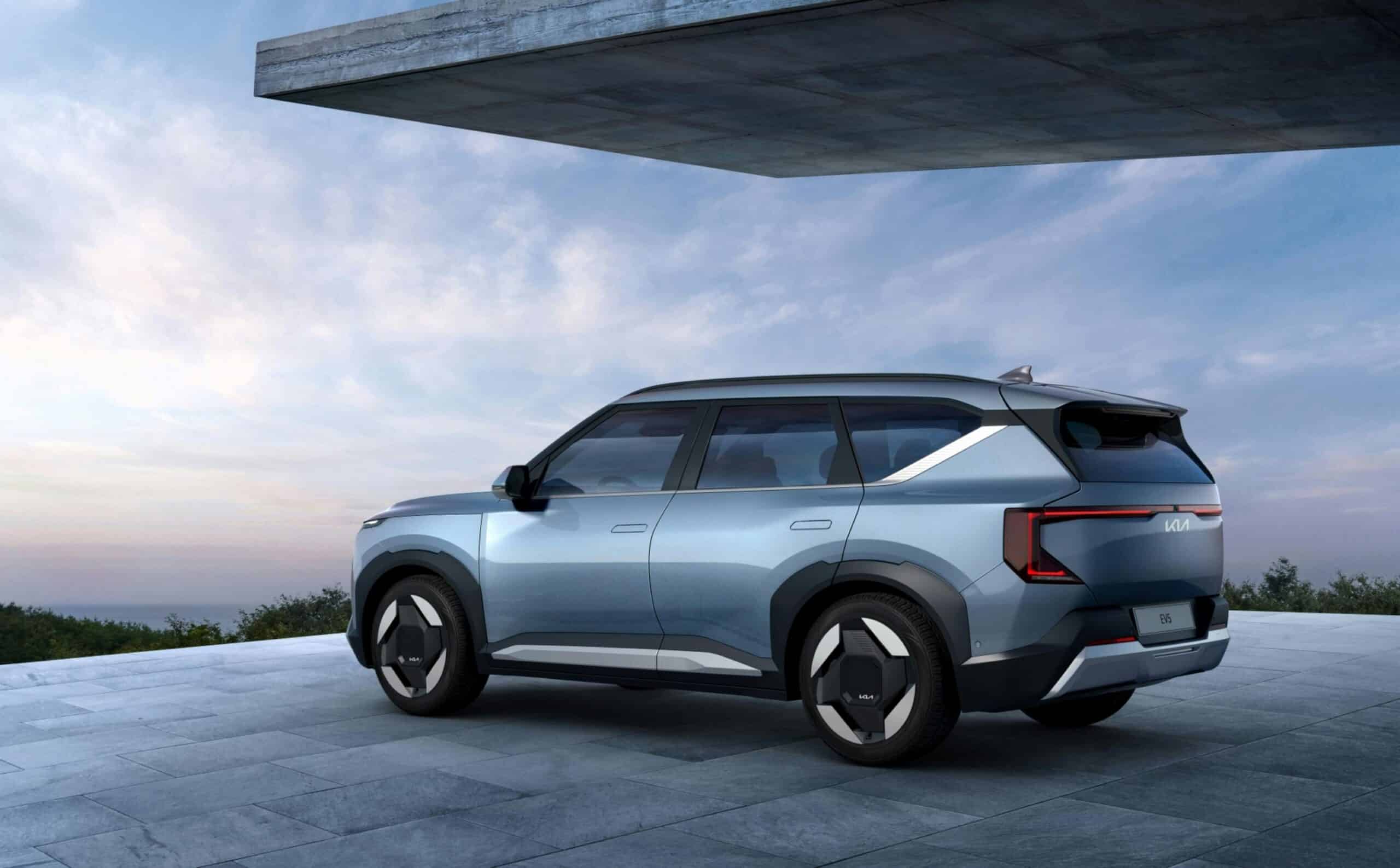 Electric Vehicle Trends 2025: New Models, Batteries & More